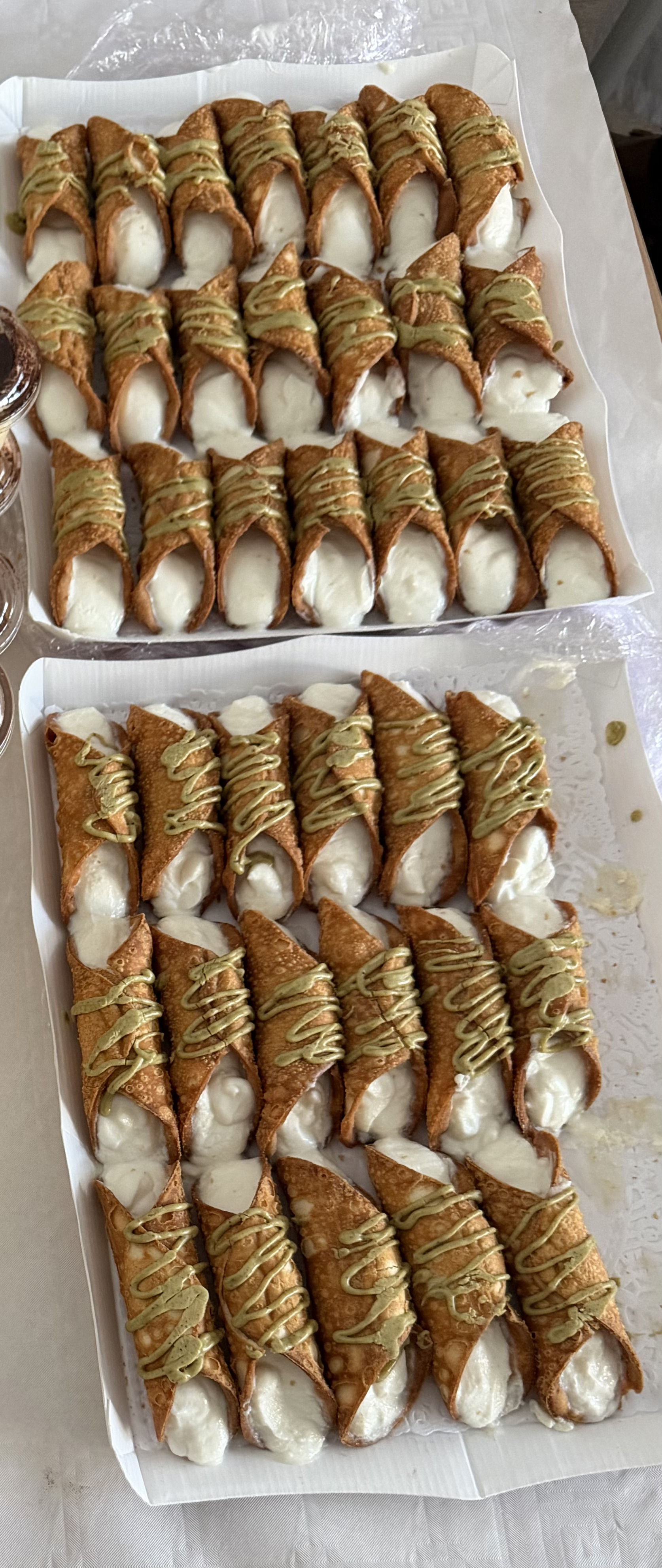 Cannolis Punto Eat